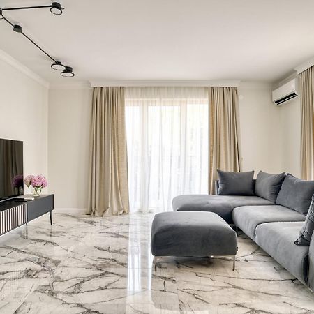 Ap Royal Oak - 2 Bedroom Apartment In บุดวา ภายนอก รูปภาพ
