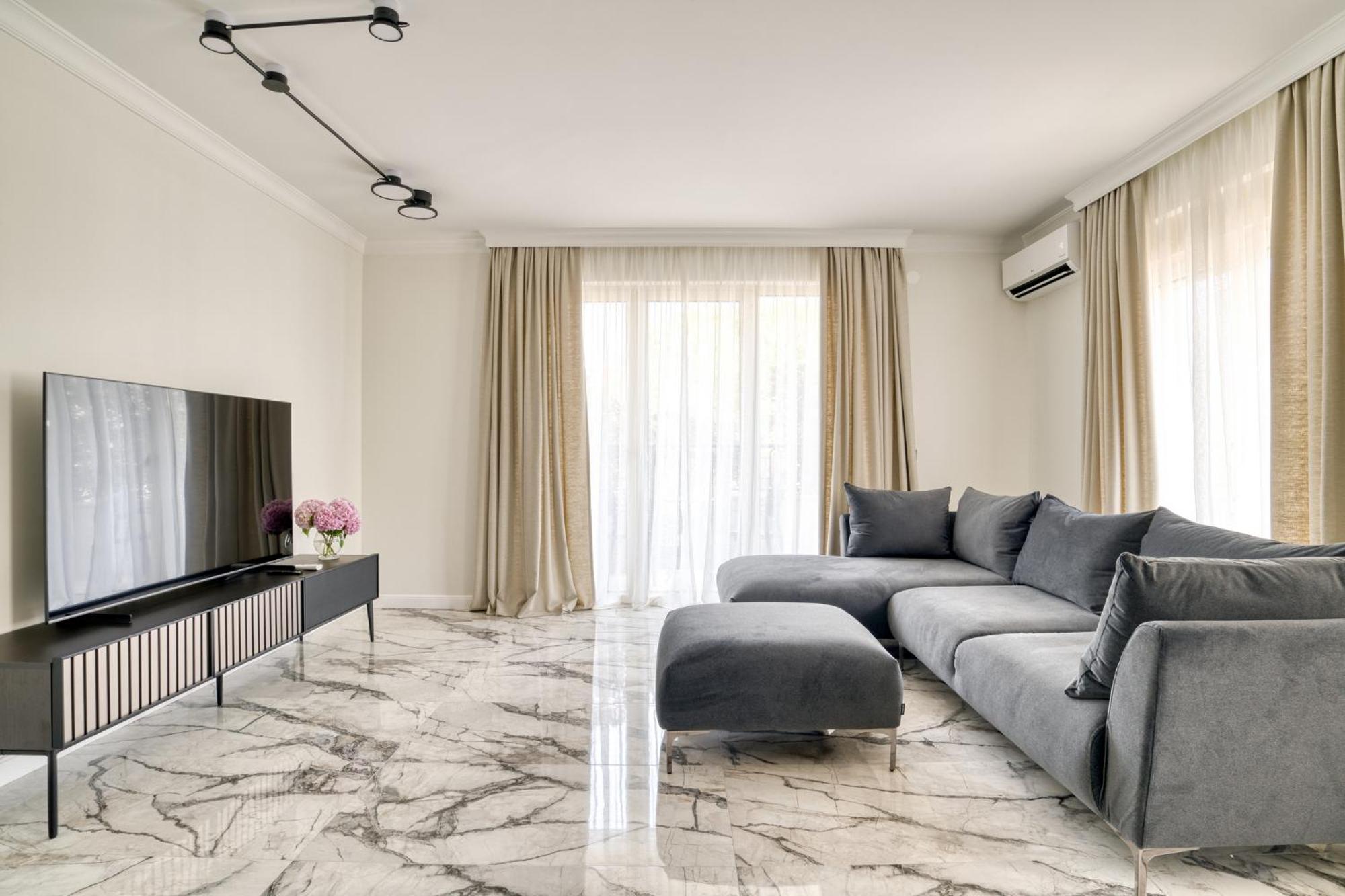 Ap Royal Oak - 2 Bedroom Apartment In บุดวา ภายนอก รูปภาพ