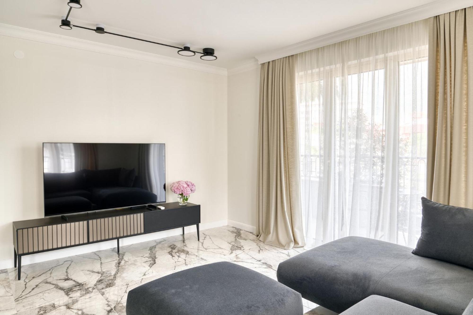 Ap Royal Oak - 2 Bedroom Apartment In บุดวา ภายนอก รูปภาพ