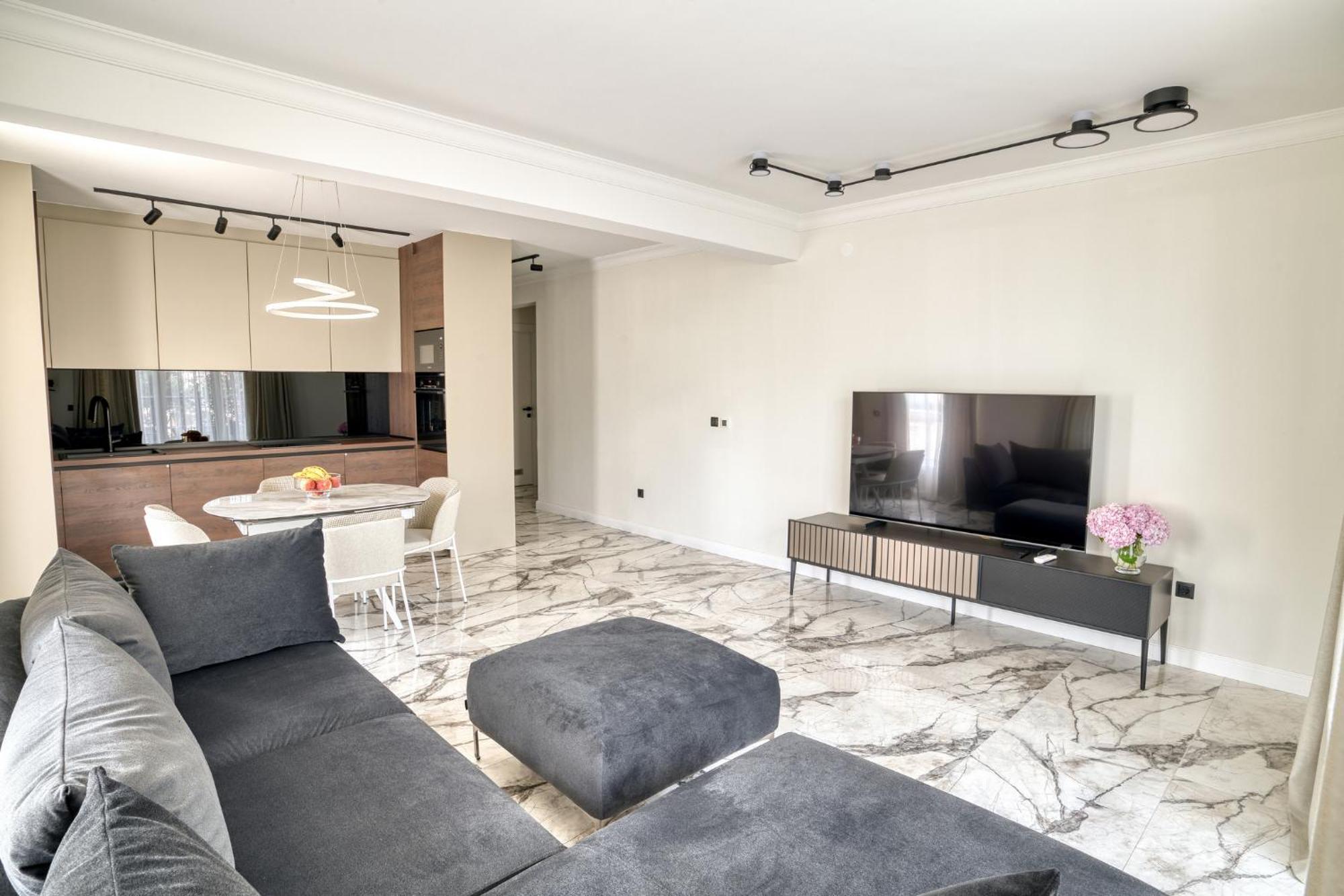Ap Royal Oak - 2 Bedroom Apartment In บุดวา ภายนอก รูปภาพ